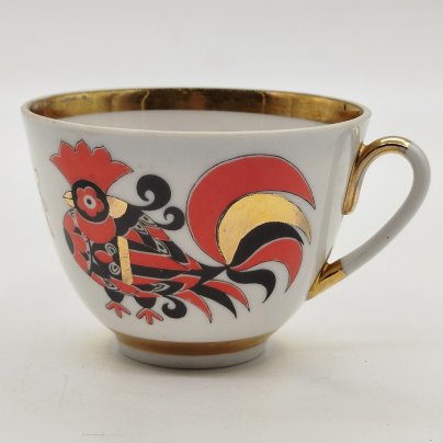 Чашка чайная "Красные петушки", автор формы С.Е. Яковлева, автор росписи Л.Г. Леввович, фарфор, деколь, золочение, Ленинградский фарфоровый завод (ЛФЗ), СССР, 1970-1991 гг.