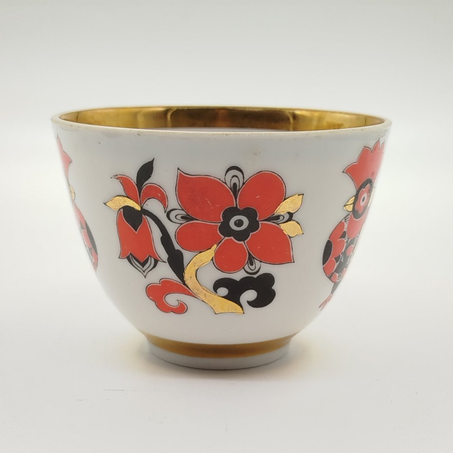 Чашка чайная "Красные петушки", автор формы С.Е. Яковлева, автор росписи Л.Г. Леввович