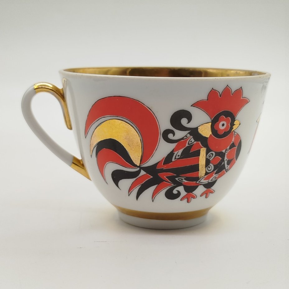 Чашка чайная "Красные петушки", автор формы С.Е. Яковлева, автор росписи Л.Г. Леввович