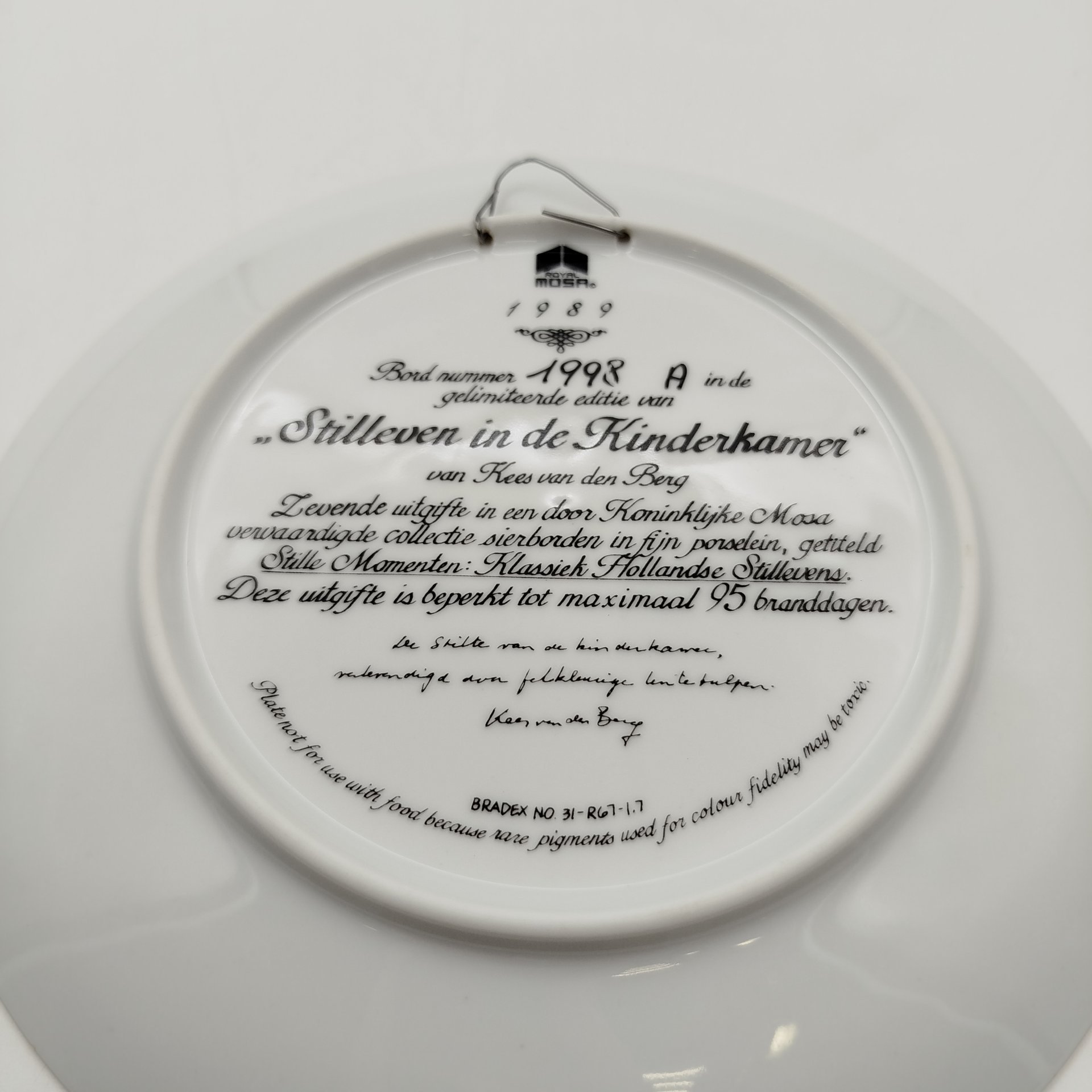 Тарелка декоративная (настенная), "Натюрморт в детской" (лимитированный выпуск). Royal Mosa, фарфор, деколь, золочение, Бельгия, 1989 г.