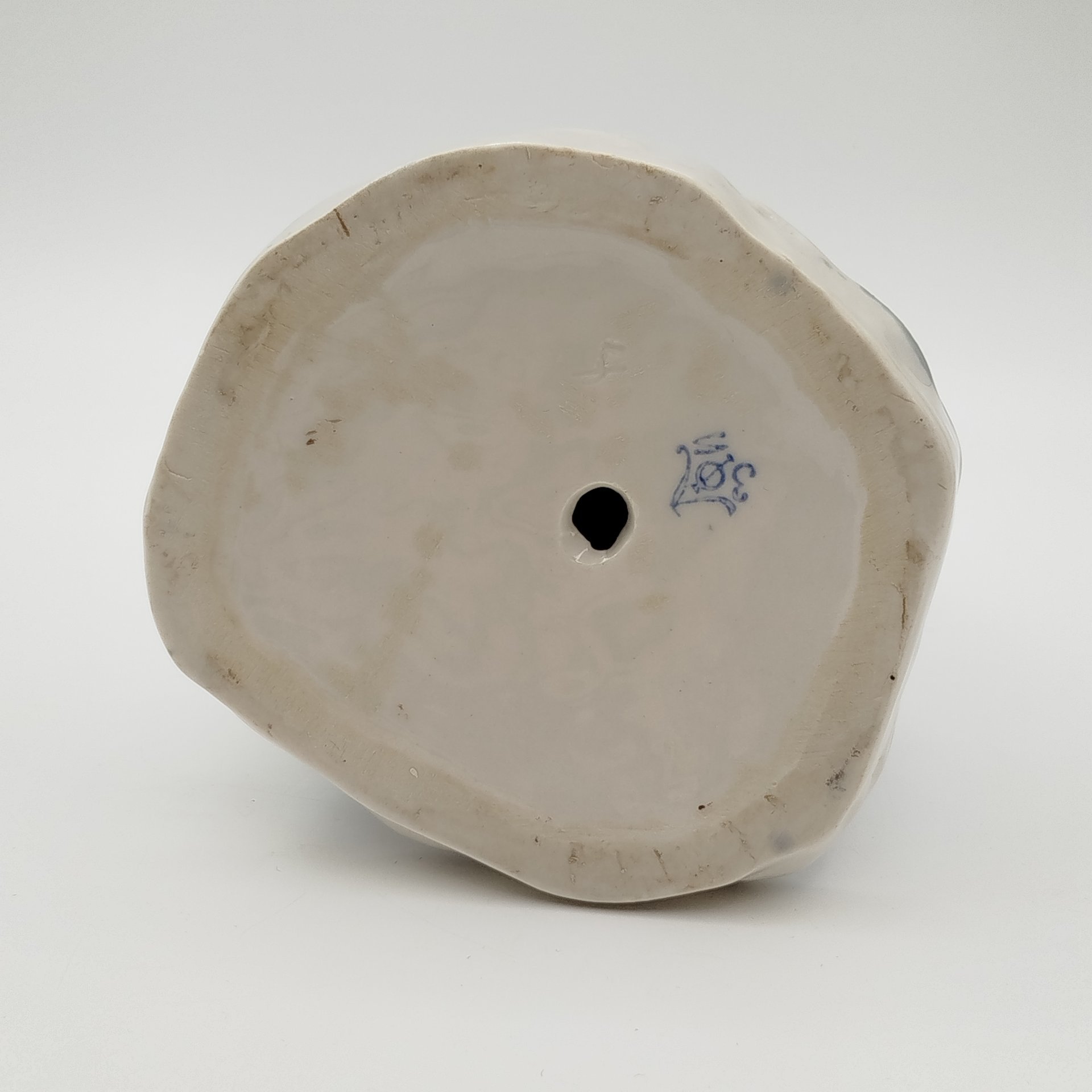 Статуэтка "Сестрица Алёнушка и братец Иванушка", скульптор А.А. Киселёв, фарфор, роспись, золочение, Ленинградский завод фарфоровых изделий (ЛЗФИ), СССР, 1956-1967 гг.