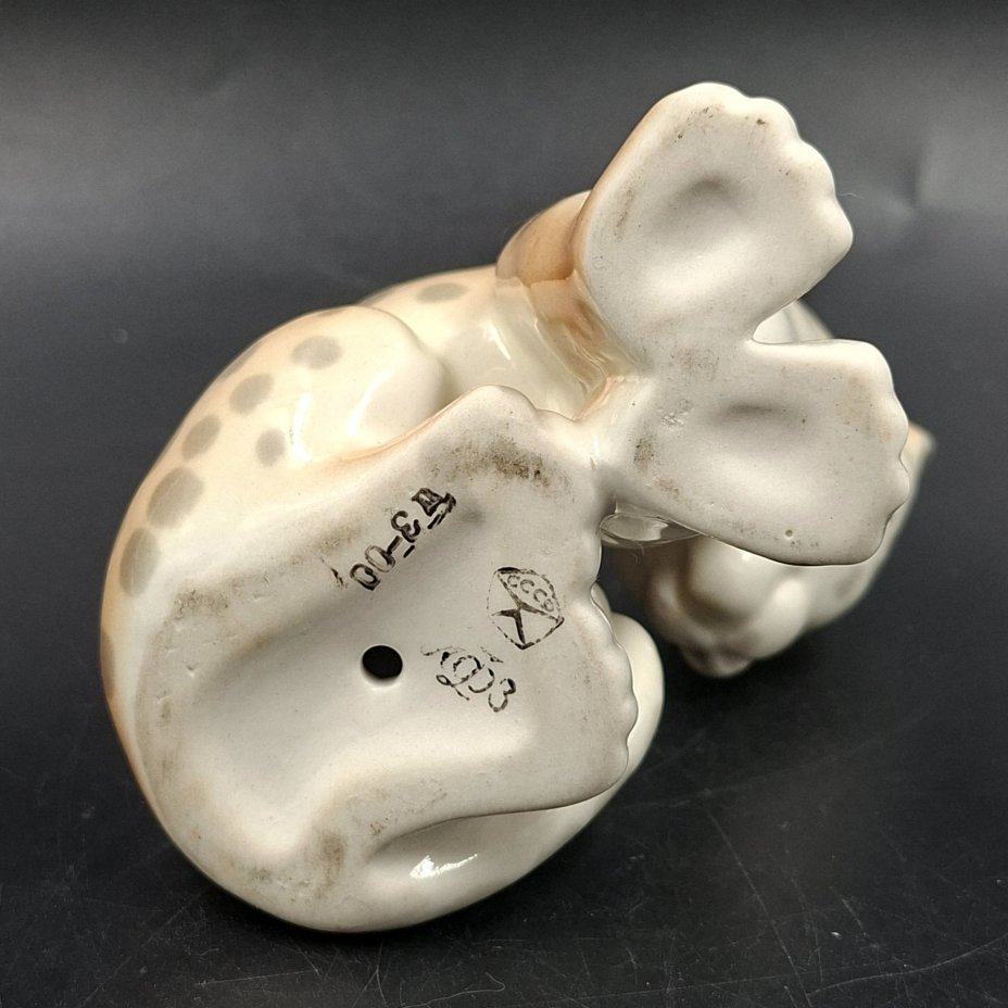 Статуэтка "Маленький леопард", скульптор П.П. Веселов, фарфор, роспись, аэрография, Ленинградский фарфоровый завод (ЛФЗ), СССР, 1970-1992 гг.