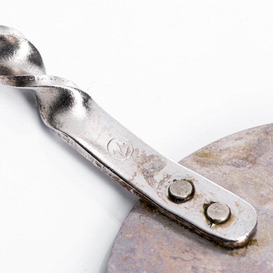 Сервировочная вилка с прорезным орнаментом, металл, СССР, 1980-1990 гг.