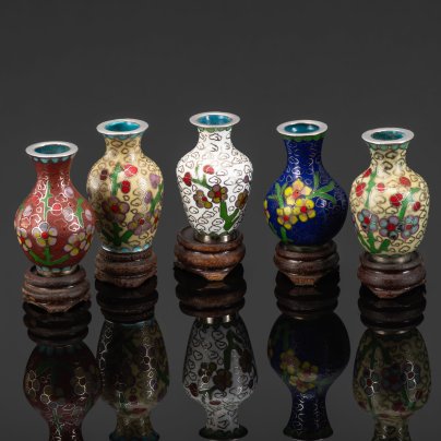 Набор из 5 миниатюрных ваз на подставке, техника клуазоне, латунь, перегородчатая эмаль, Китай, 1960-1980 гг.