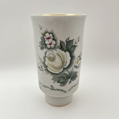 Ваза, украшенная цветочным декором, фарфор, деколь. золочение, Дулевский фарфоровый завод (Дулёво), СССР, 1968-1991 гг.