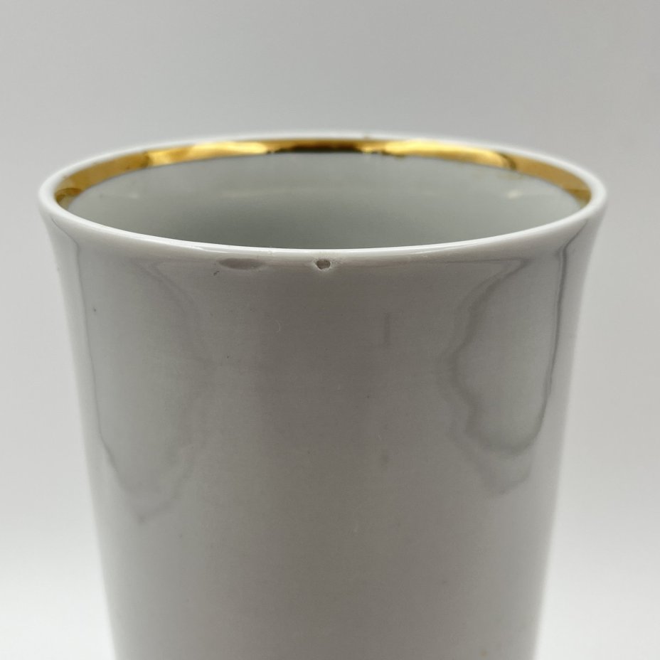 Ваза, украшенная цветочным декором, фарфор, деколь. золочение, Дулевский фарфоровый завод (Дулёво), СССР, 1968-1991 гг.