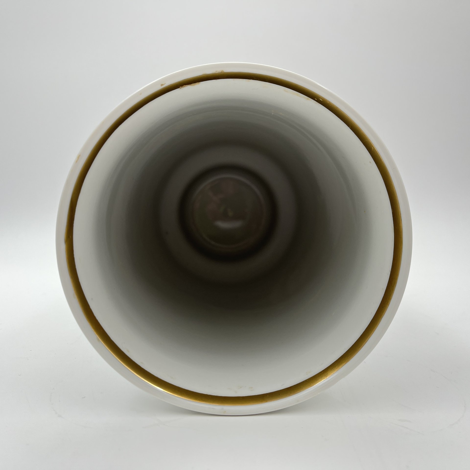 Ваза, украшенная цветочным декором, фарфор, деколь. золочение, Дулевский фарфоровый завод (Дулёво), СССР, 1968-1991 гг.