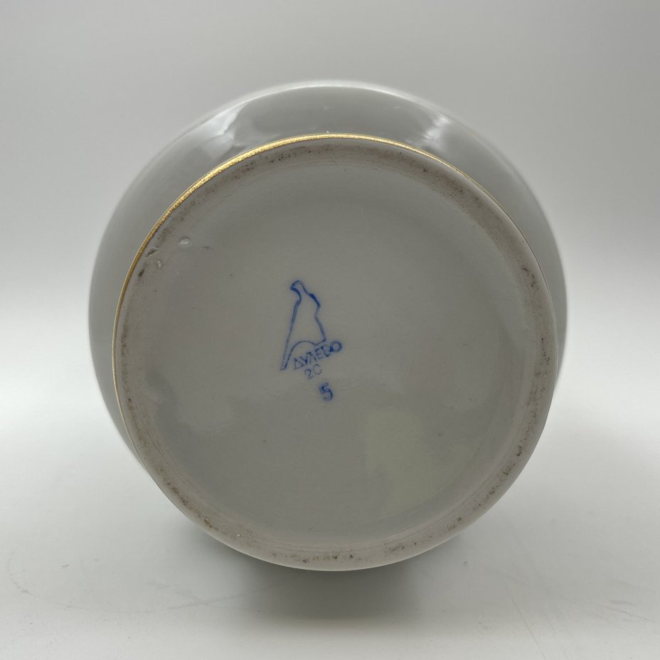 Ваза, украшенная цветочным декором, фарфор, деколь. золочение, Дулевский фарфоровый завод (Дулёво), СССР, 1968-1991 гг.