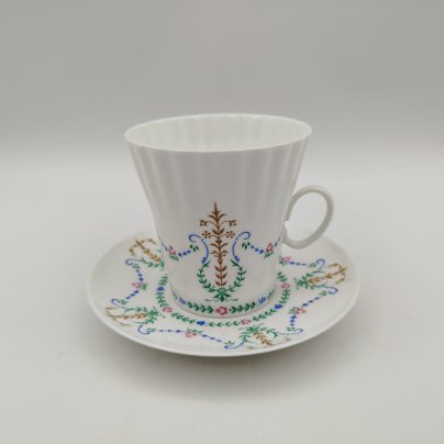 Пара кофейная с декором в виде гирлянд (форма "Одуванчик"), фарфор, деколь, Ленинградский фарфоровый завод (ЛФЗ), СССР, 1970-1991 гг., Ленинградский фарфоровый завод (ЛФЗ)