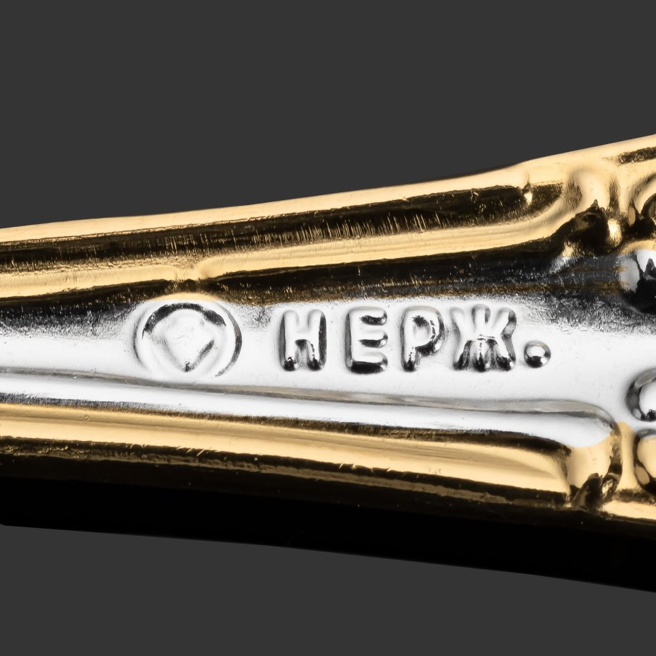 Подстаканник "Герб Российской Федерации" с ложкой и стаканом в подарочной коробке, латунь, стекло, золочение, Златоуст, Российская Федерация, 2025 г.