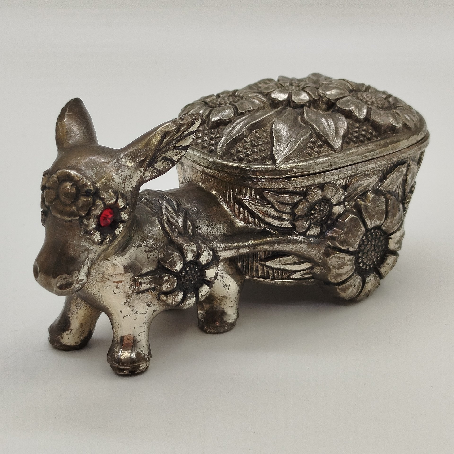 Шкатулка "Повозка с осликом", металл, текстиль, композитный материал, Западная Европа, 1980-1990 гг.