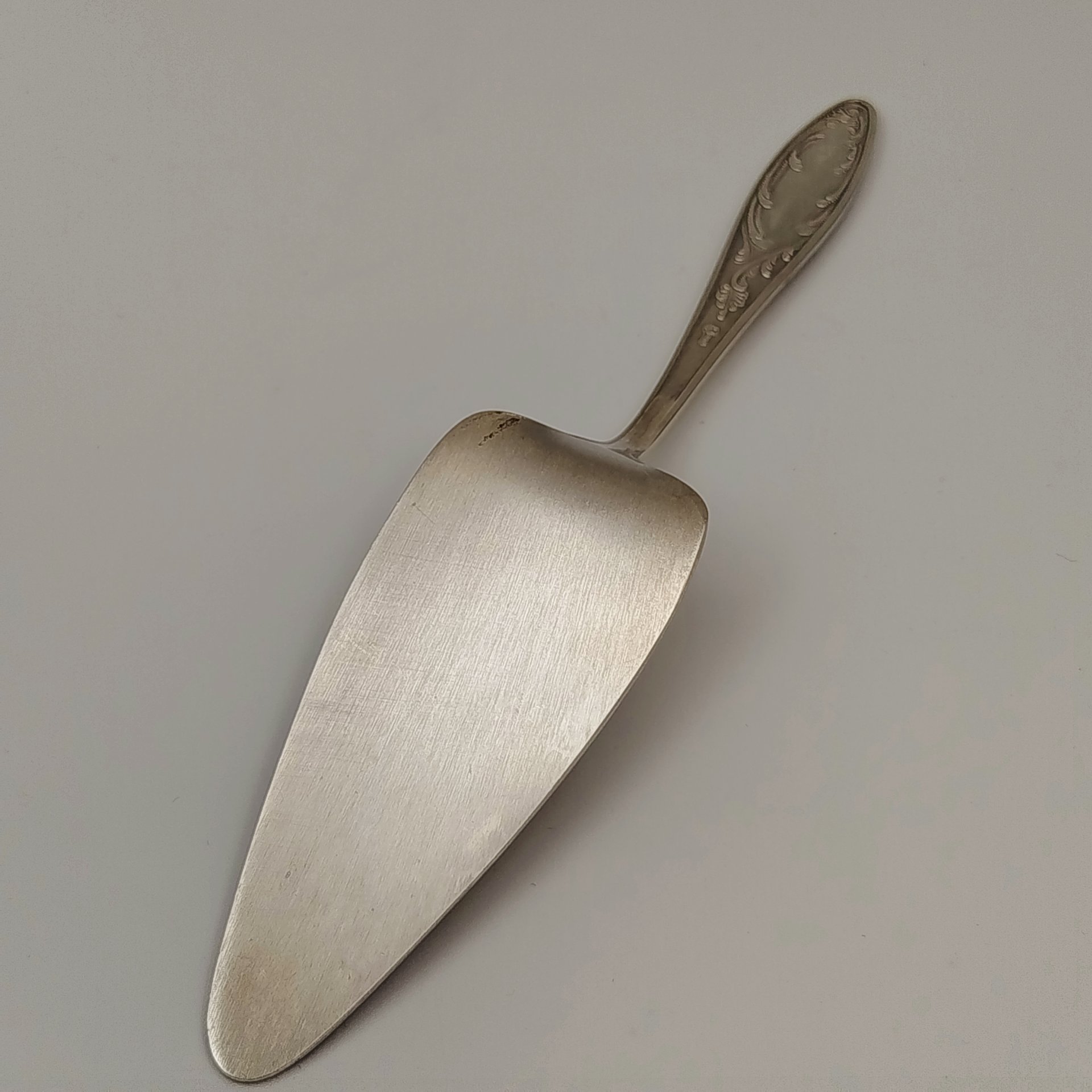 Лопатка для торта "Пламя", мНЦ (медь-никель-цинк), Кольчугинский завод цветных металлов, СССР, 1960-1990 гг.