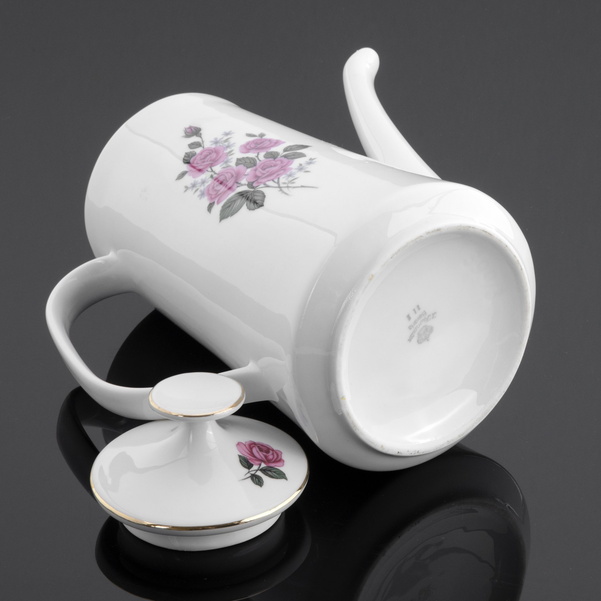 Чайник (кофейник) с изображением роз, мануфактура "J. Kronester Bavaria", PMR Bavaria Jaeger & Co.