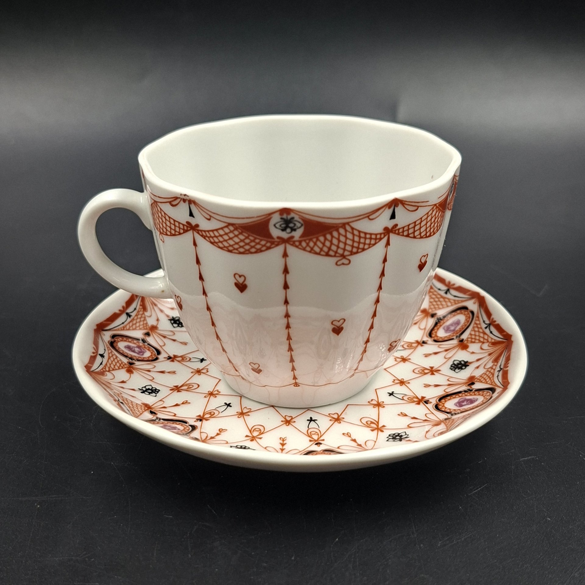 Пара кофейная "Паутинка", автор рисунка Н.Л. Петрова, фарфор, деколь, Ленинградский фарфоровый завод (ЛФЗ), Россия, 1989-2001 гг.