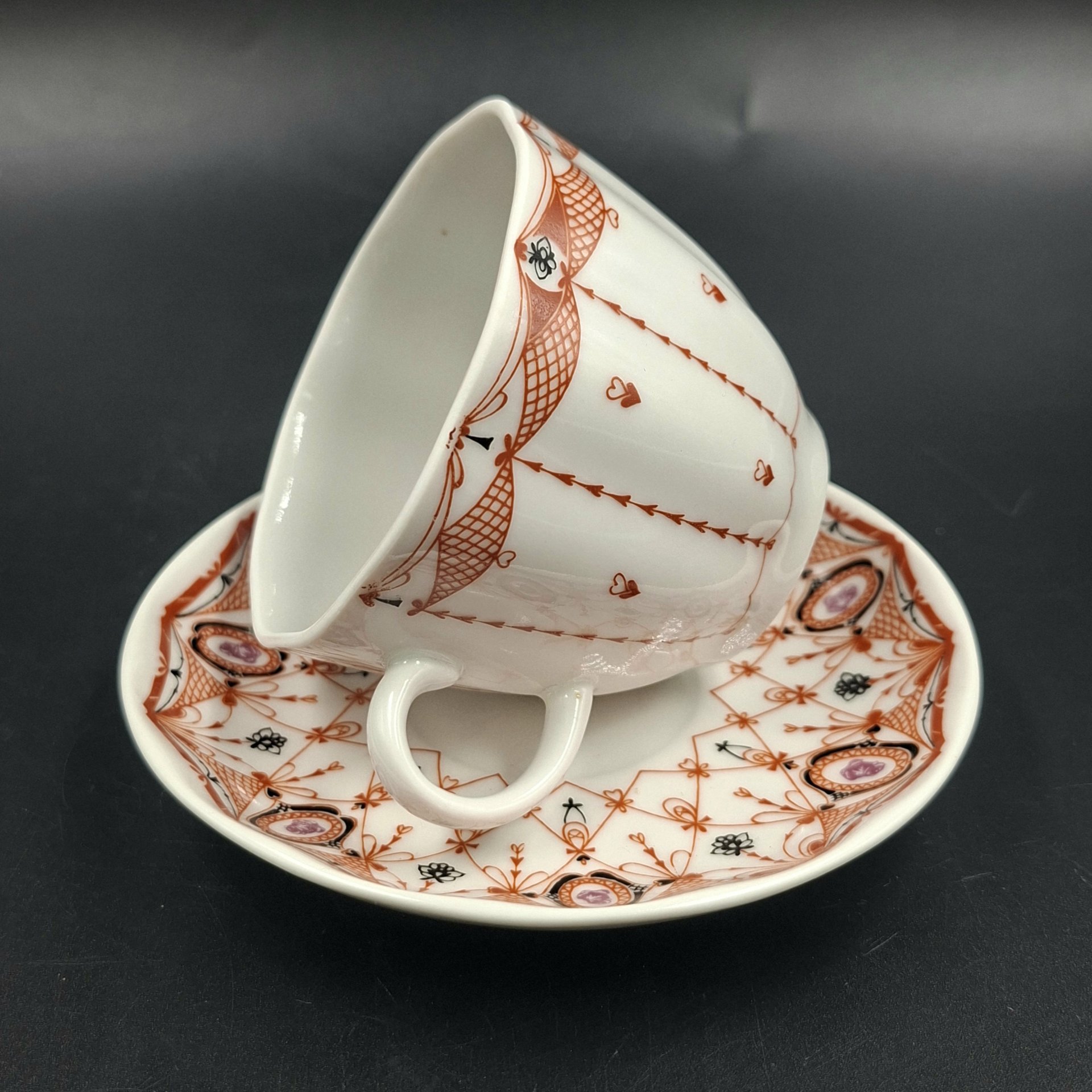 Пара кофейная "Паутинка", автор рисунка Н.Л. Петрова, фарфор, деколь, Ленинградский фарфоровый завод (ЛФЗ), Россия, 1989-2001 гг.