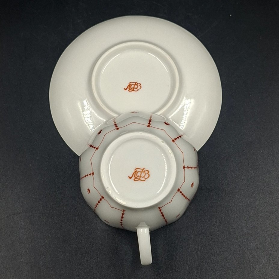 Пара кофейная "Паутинка", автор рисунка Н.Л. Петрова, фарфор, деколь, Ленинградский фарфоровый завод (ЛФЗ), Россия, 1989-2001 гг.