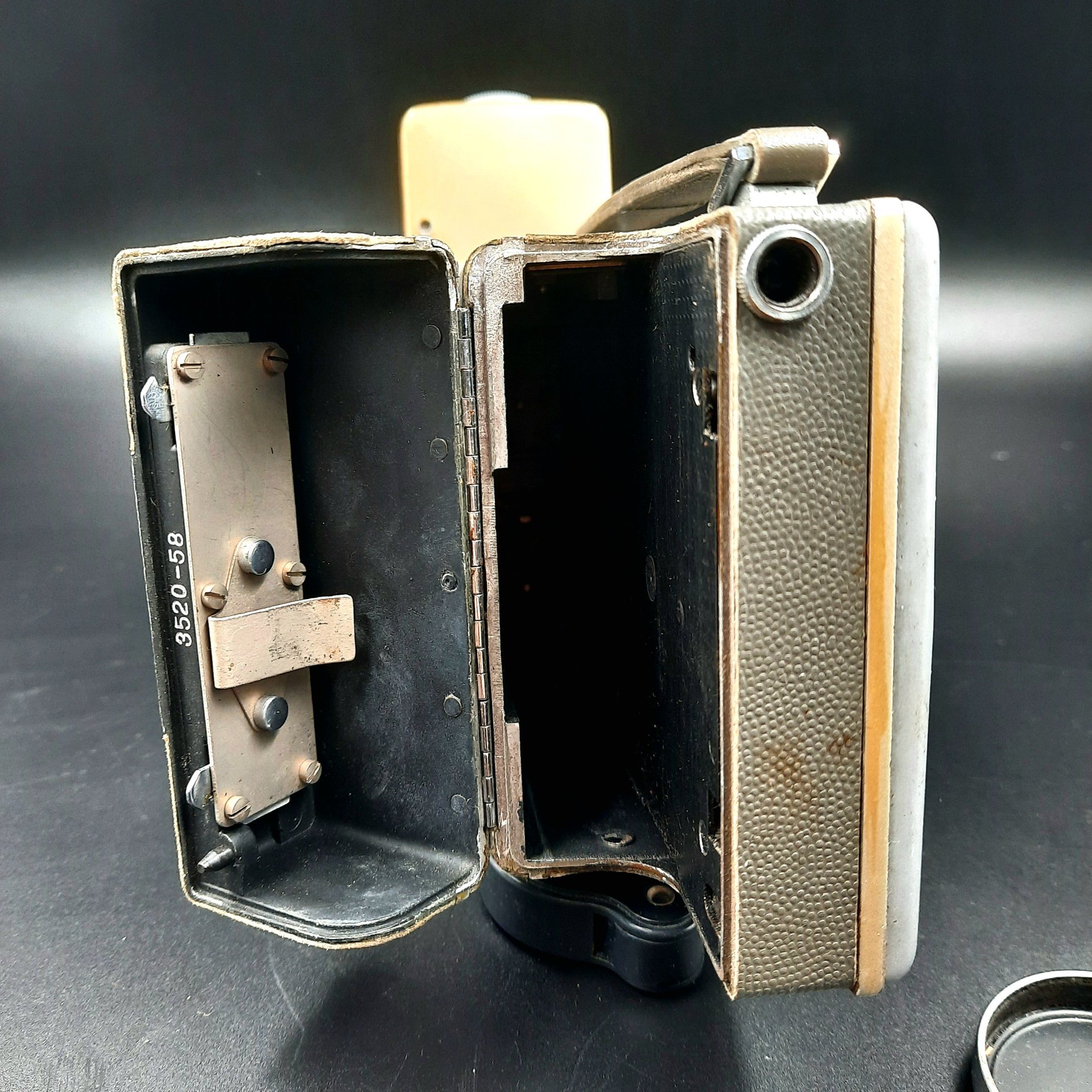 Кинокамера "Киев 16С-2", металл, стекло, Киевский завод «Арсенал», СССР, 1960-1970 гг., Киевский завод «Арсенал»