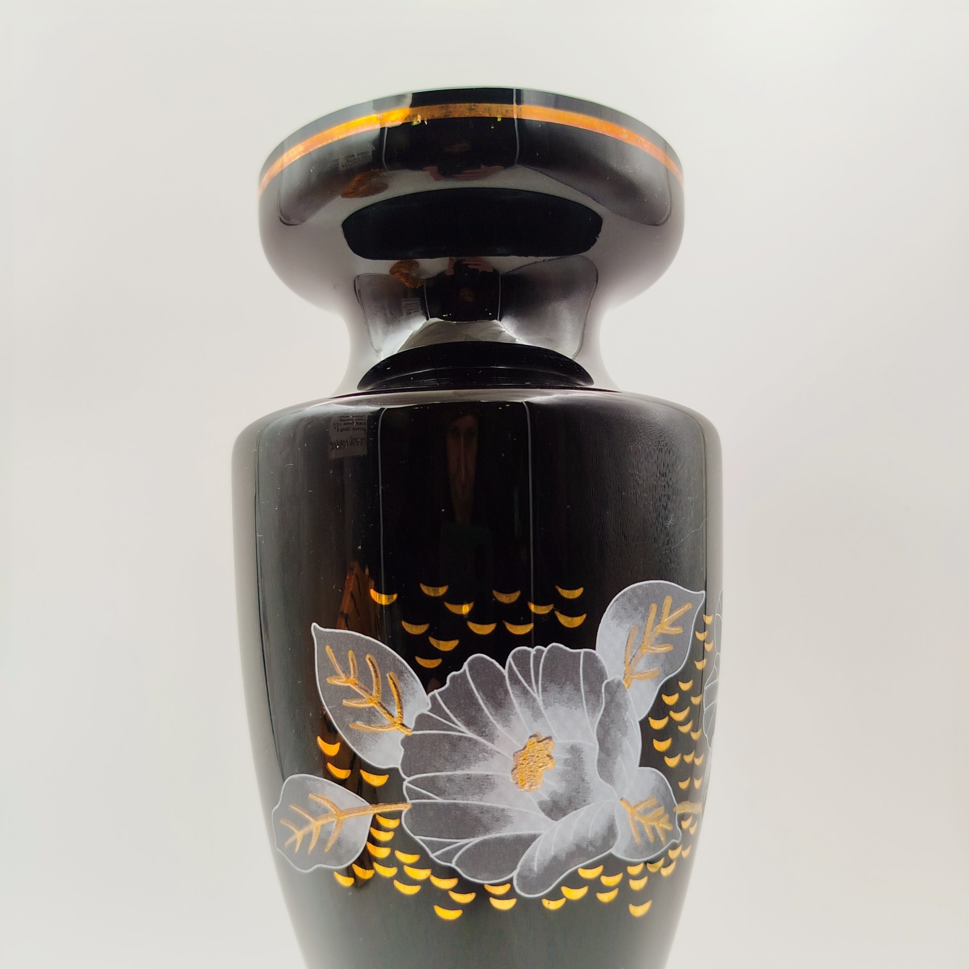 Ваза черного оттенка с цветочным декором, цветное стекло, деколь, золочение, Bohemia Crystal (Bohemia Glass), Чехия, 2000-2015 гг.