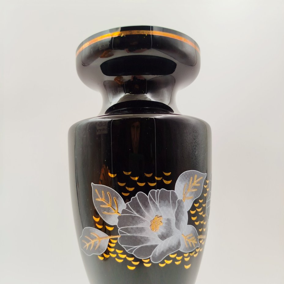 Ваза черного оттенка с цветочным декором, цветное стекло, деколь, золочение, Bohemia Crystal (Bohemia Glass), Чехия, 2000-2015 гг.
