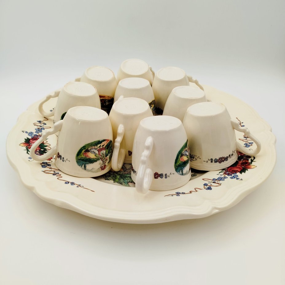 Набор сервировочный на 10 персон (10 кофейных чашек и блюдо), украшенный пасторальными сценами, серия "Obernai", фаянс, деколь, Sarreguemines (Саргемин), Франция, 1980-2000 гг.