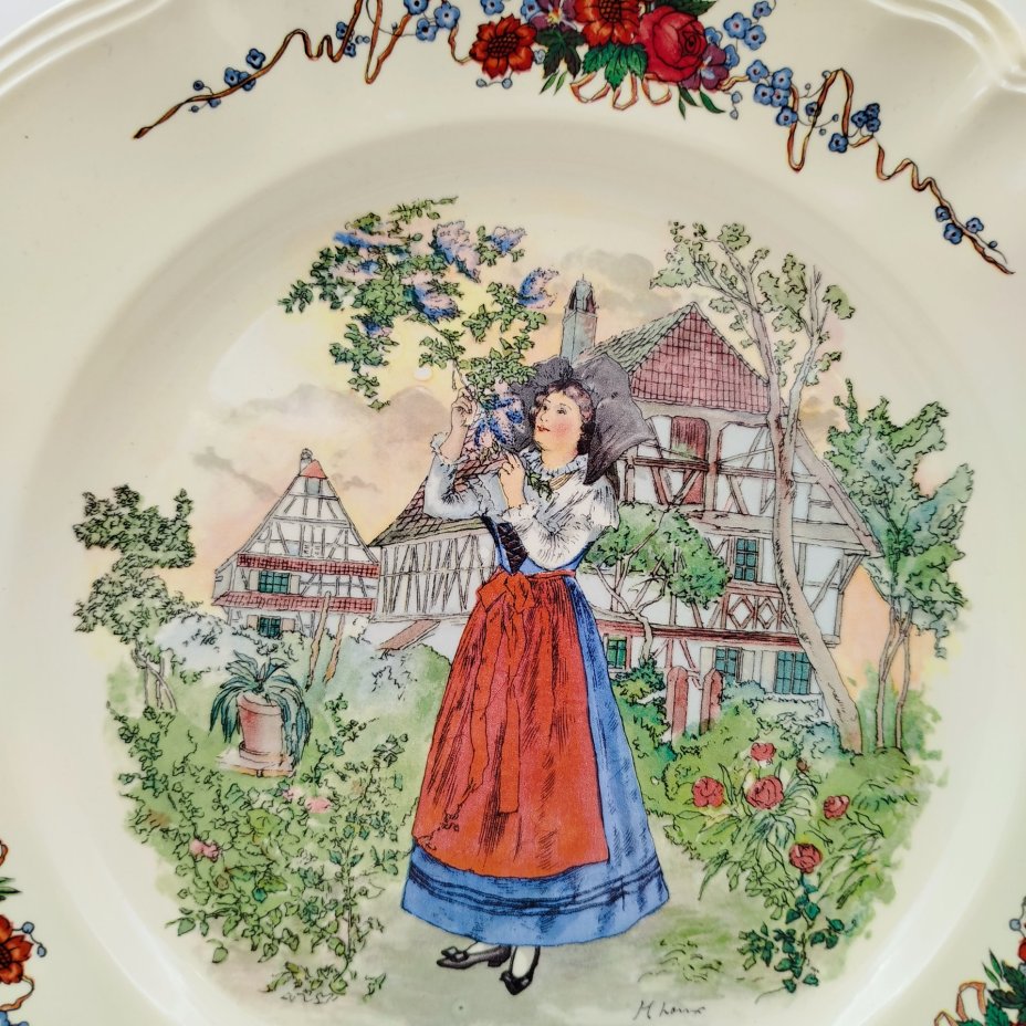 Набор сервировочный на 10 персон (10 кофейных чашек и блюдо), украшенный пасторальными сценами, серия "Obernai", фаянс, деколь, Sarreguemines (Саргемин), Франция, 1980-2000 гг.