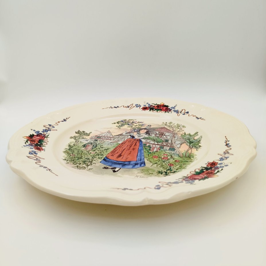 Набор сервировочный на 10 персон (10 кофейных чашек и блюдо), украшенный пасторальными сценами, серия "Obernai", фаянс, деколь, Sarreguemines (Саргемин), Франция, 1980-2000 гг.