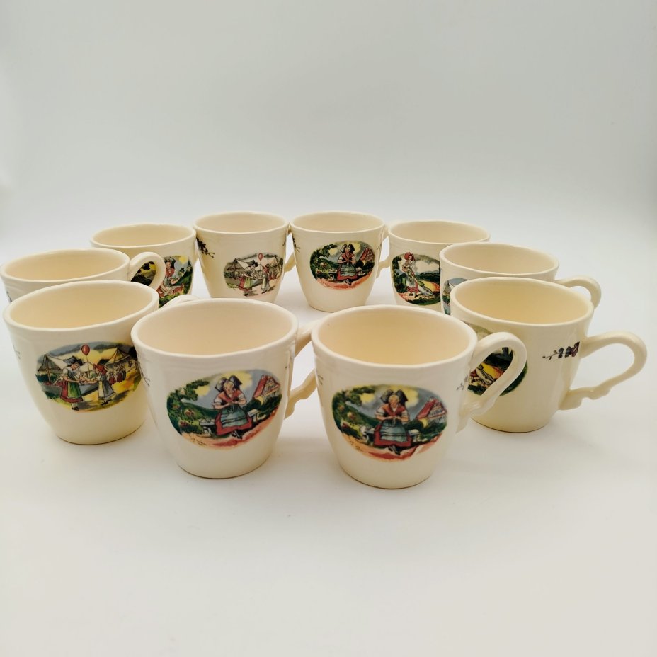 Набор сервировочный на 10 персон (10 кофейных чашек и блюдо), украшенный пасторальными сценами, серия "Obernai", фаянс, деколь, Sarreguemines (Саргемин), Франция, 1980-2000 гг.