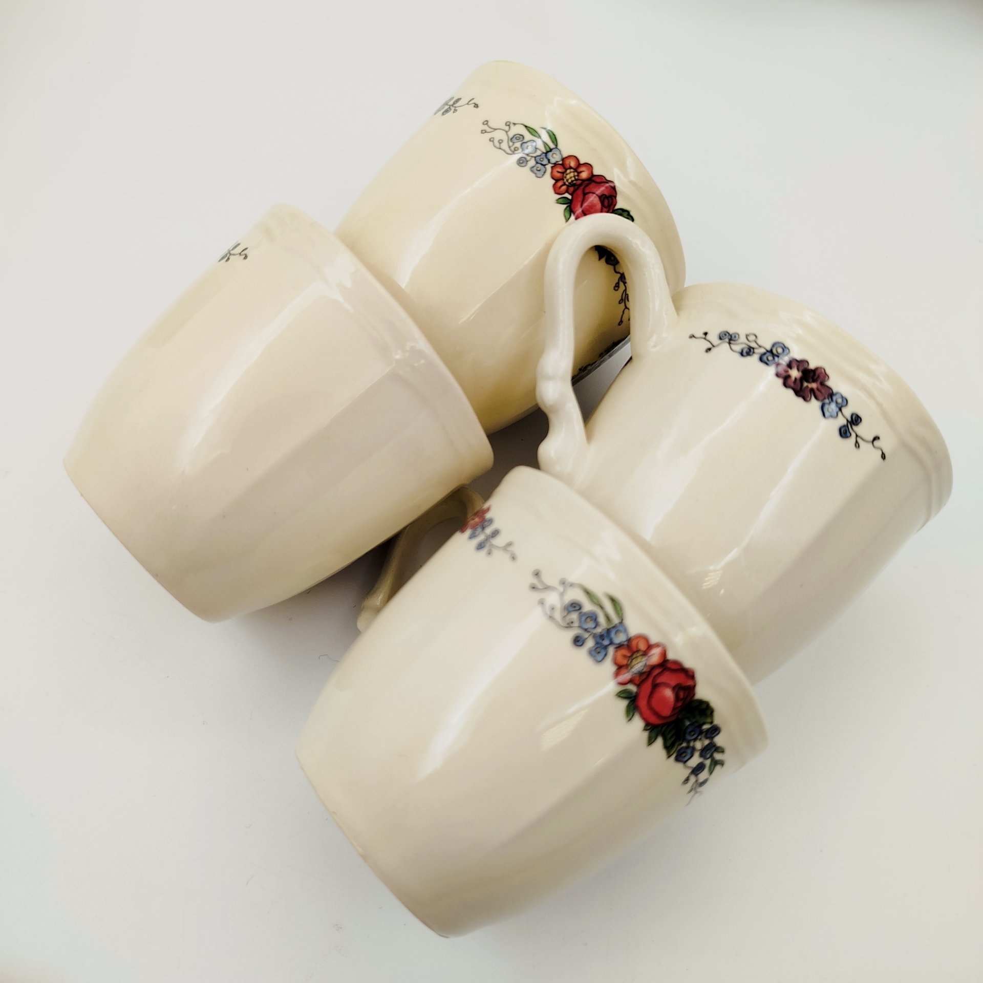 Набор сервировочный на 10 персон (10 кофейных чашек и блюдо), украшенный пасторальными сценами, серия "Obernai", фаянс, деколь, Sarreguemines (Саргемин), Франция, 1980-2000 гг.