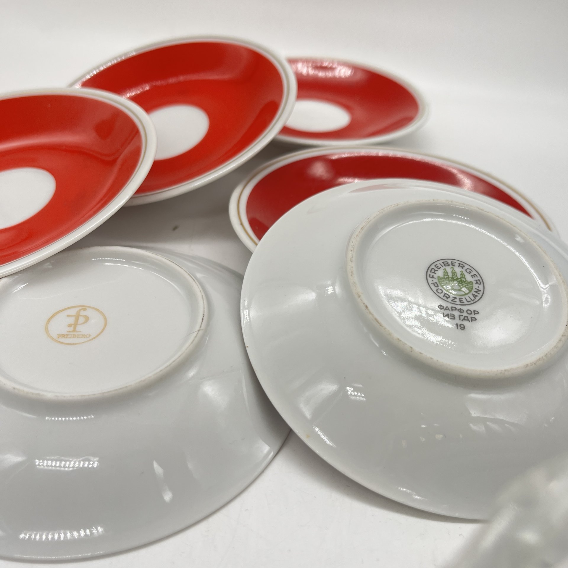 Набор из 6 блюдец с лаконичным декором (в подборе), фарфор, крытье, золочение, Freiberger Porzellan, ГДР, 1950-1980 гг.