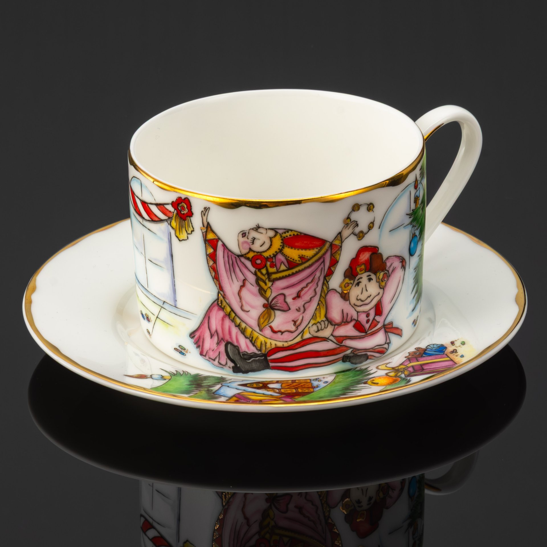 Чайная пара "Щелкунчик" (Русский танец), автор Романов Е., художник Бисерова А., фарфор, роспись, золочение, Российская Федерация, 2025 г.