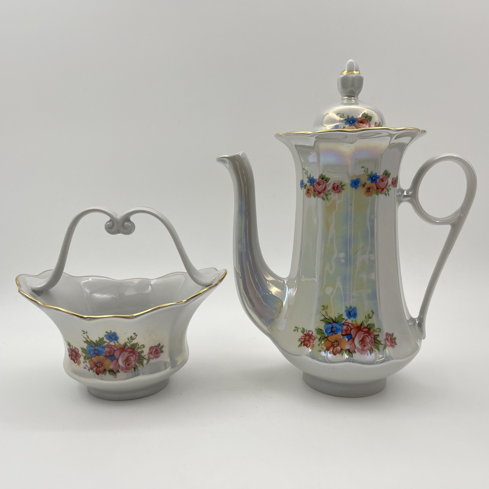 Сервиз кофейный на 5 персон, украшенный цветочным декором (13 предметов), фарфор, деколь, люстр, Коростенский фарфоровый завод (КФЗ), СССР, 1970-1990 гг.