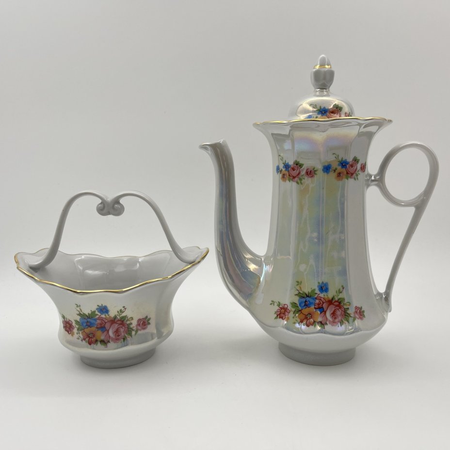 Сервиз кофейный на 5 персон, украшенный цветочным декором (13 предметов), фарфор, деколь, люстр, Коростенский фарфоровый завод (КФЗ), СССР, 1970-1990 гг.