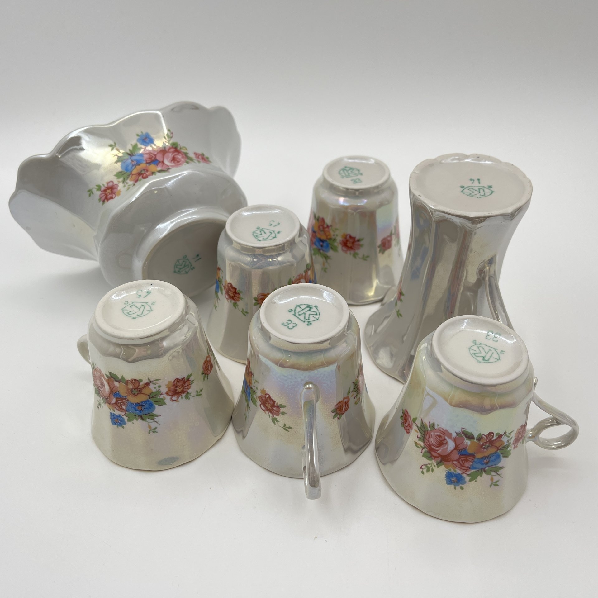 Сервиз кофейный на 5 персон, украшенный цветочным декором (13 предметов), фарфор, деколь, люстр, Коростенский фарфоровый завод (КФЗ), СССР, 1970-1990 гг.