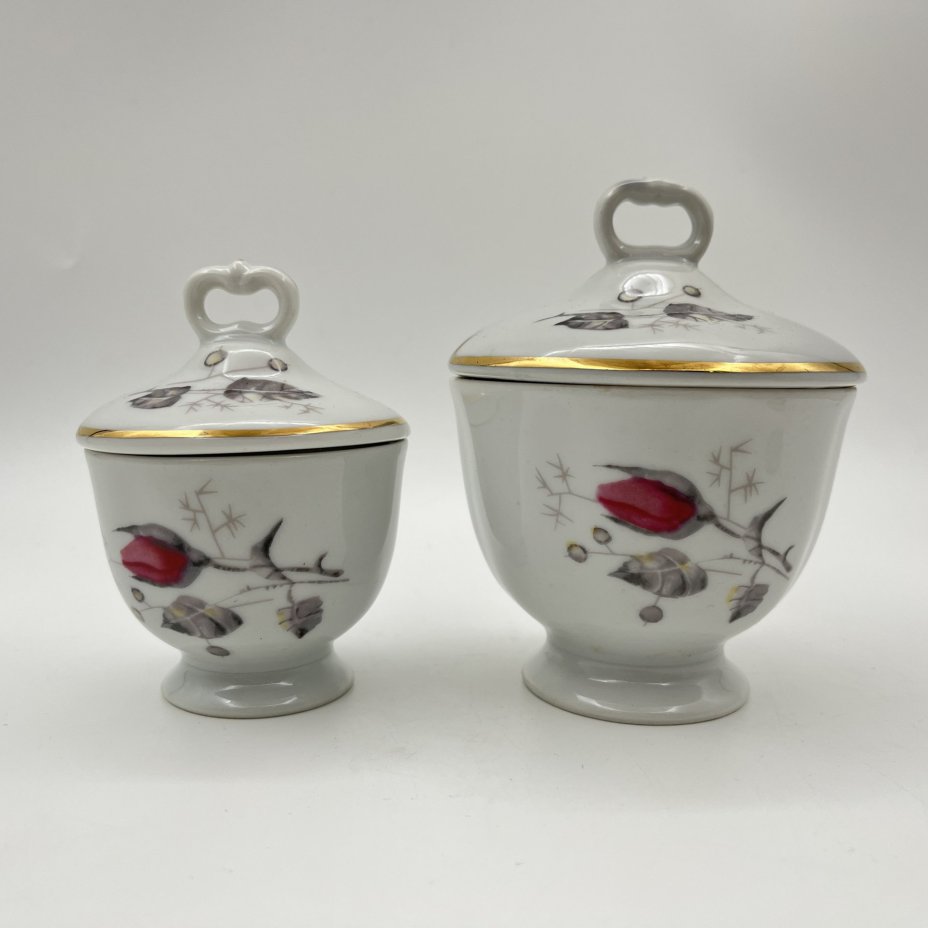 Набор для сервировки стола (4 предмета), украшенный изображением розы, фарфор, деколь, золочение, Karolina (Фарфоровая мануфактура «Каролина», Польша), Польша, 1980-1990 гг.