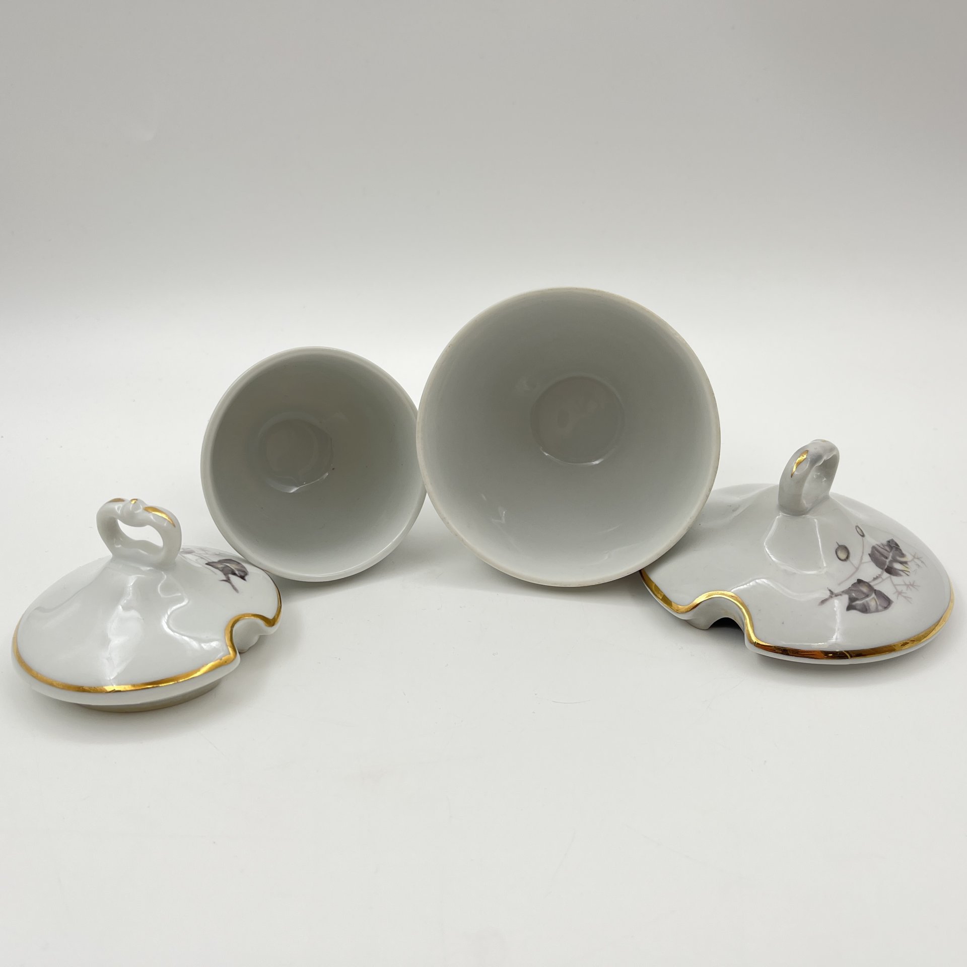 Набор для сервировки стола (4 предмета), украшенный изображением розы, фарфор, деколь, золочение, Karolina (Фарфоровая мануфактура «Каролина», Польша), Польша, 1980-1990 гг.