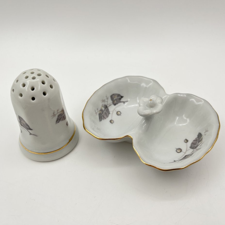 Набор для сервировки стола (4 предмета), украшенный изображением розы, фарфор, деколь, золочение, Karolina (Фарфоровая мануфактура «Каролина», Польша), Польша, 1980-1990 гг.