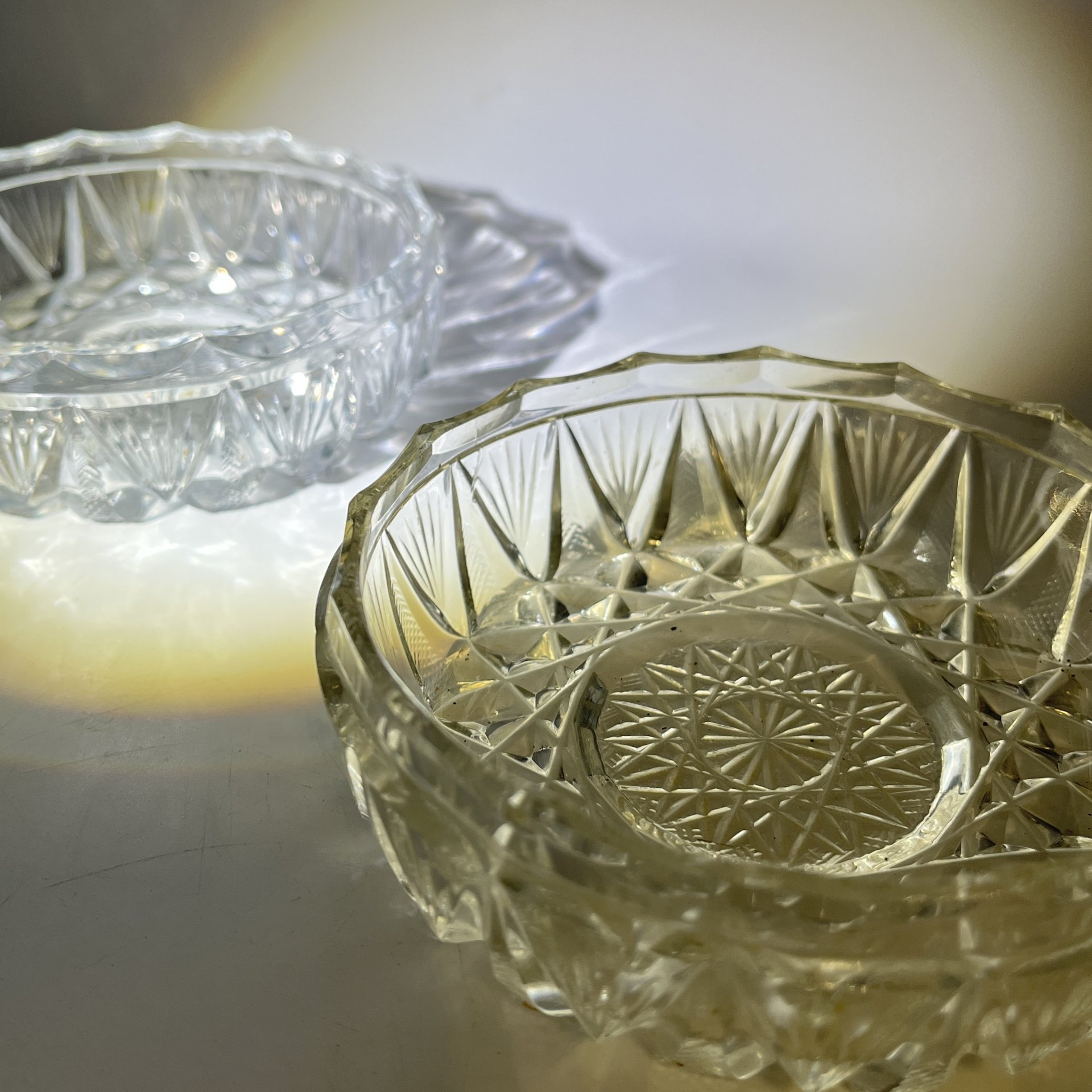 Набор из 2 розеток с геометрическим декором, стекло, пресс, СССР, 1970-1990 гг.