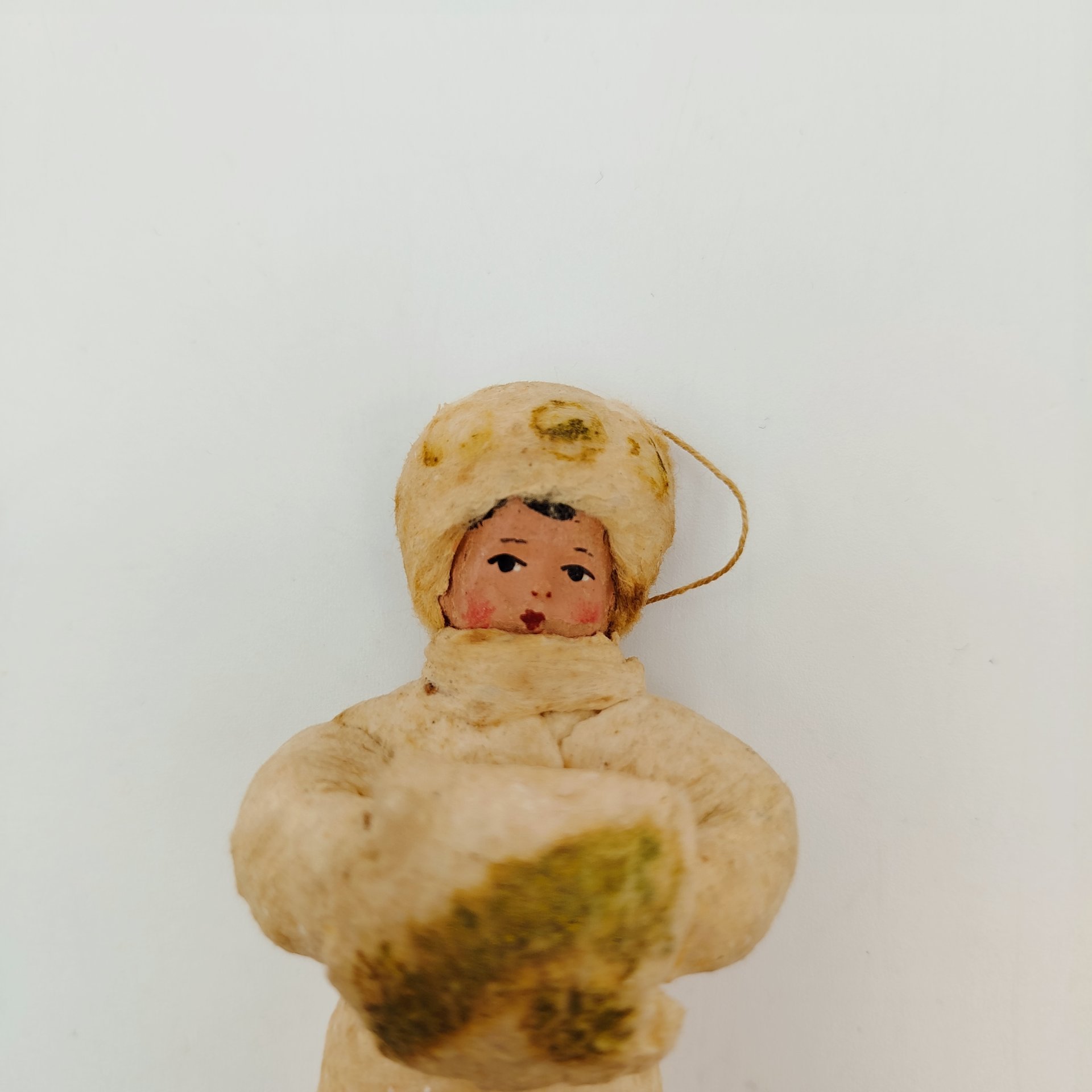 Игрушка ёлочная "Девочка с муфтой", вата, клейстер, папье-маше, роспись, СССР, 1937-1950 гг.