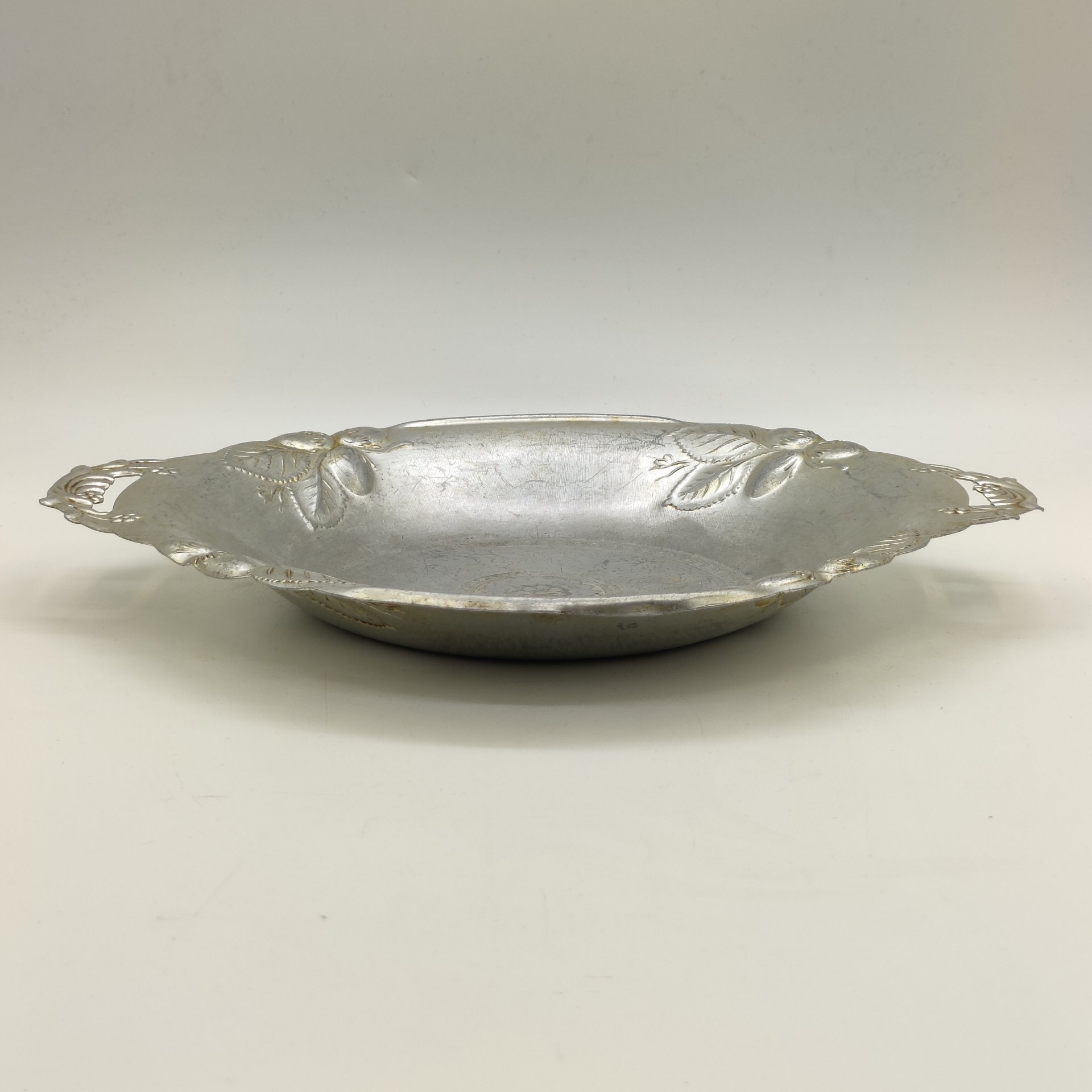 Блюдо (фруктовница) с двумя ручками, украшенное рельефным декором в виде крыжовника, Нововятский механический завод