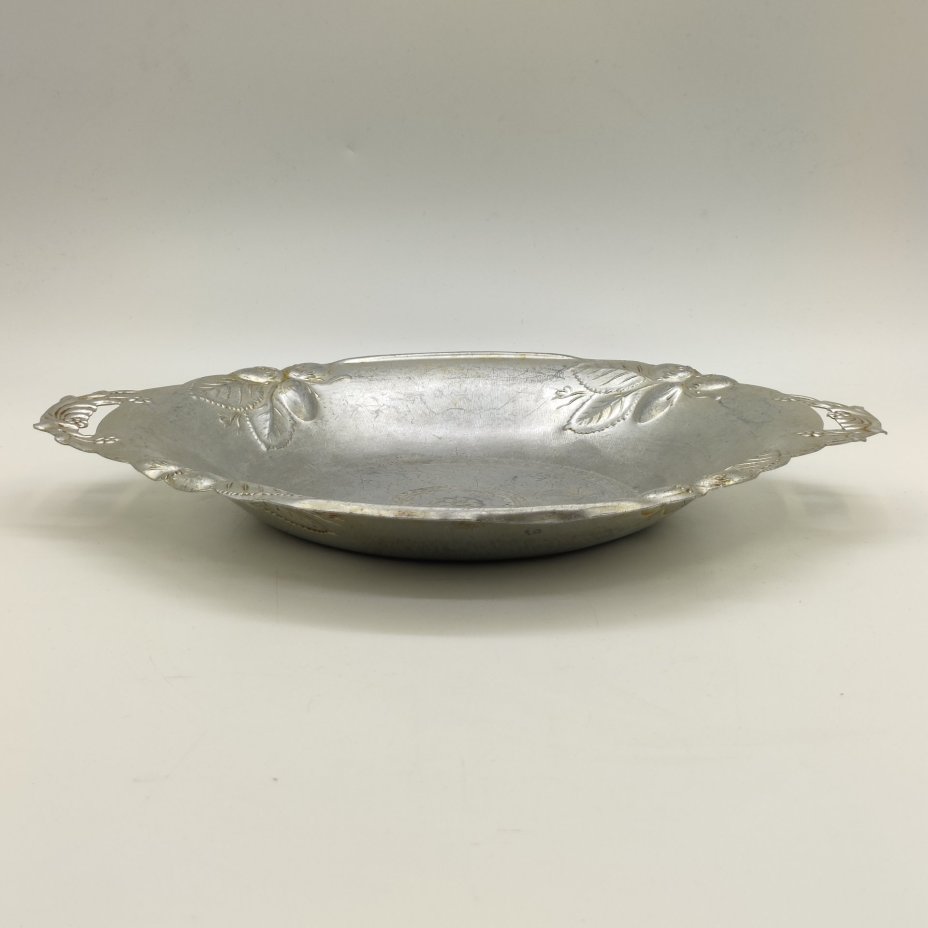 Блюдо (фруктовница) с двумя ручками, украшенное рельефным декором в виде крыжовника, Нововятский механический завод