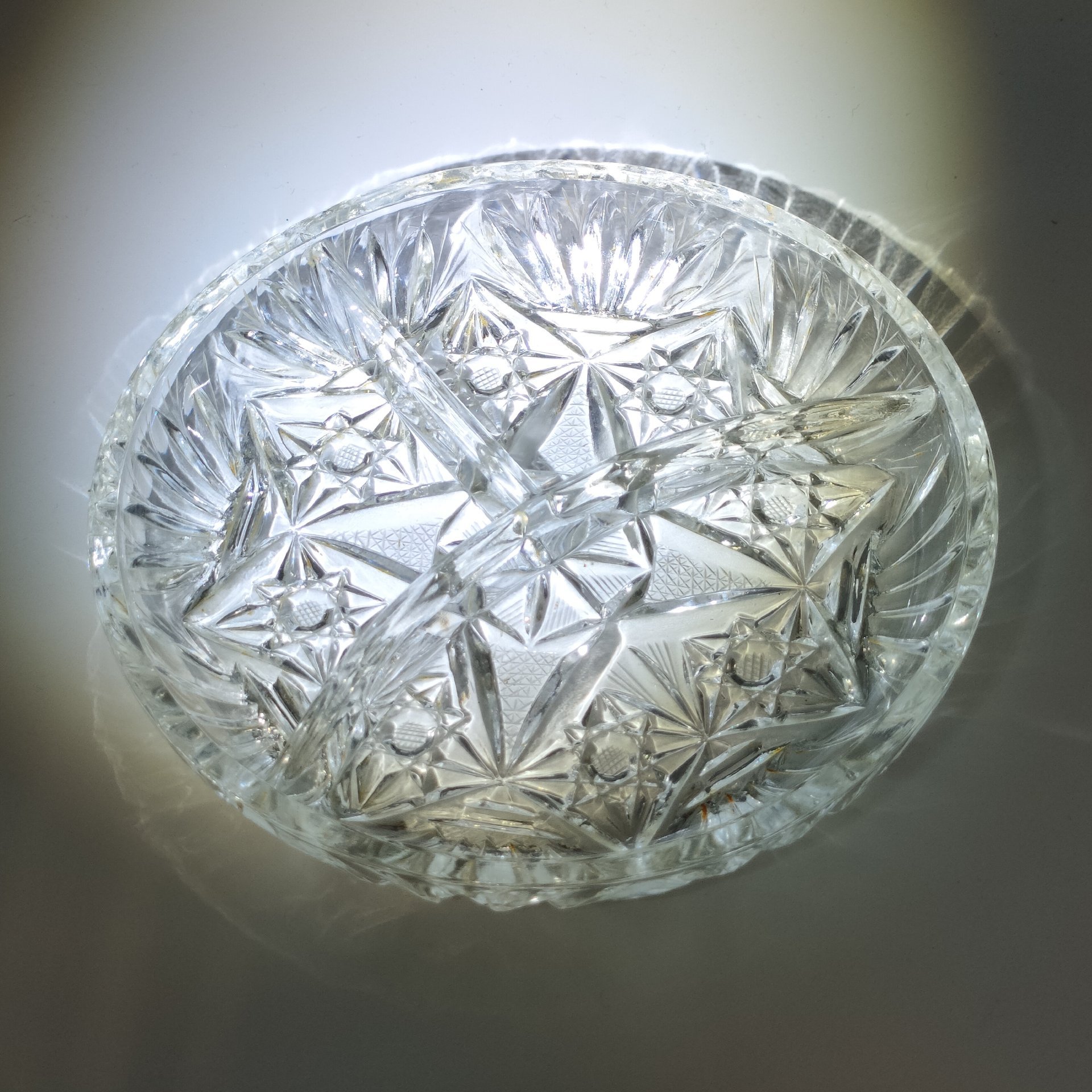 Менажница трёхсекционная с геометрическим декором, Стекольный завод им. Володарского, стекло, алмазная грань, СССР, 1970-1990 гг.