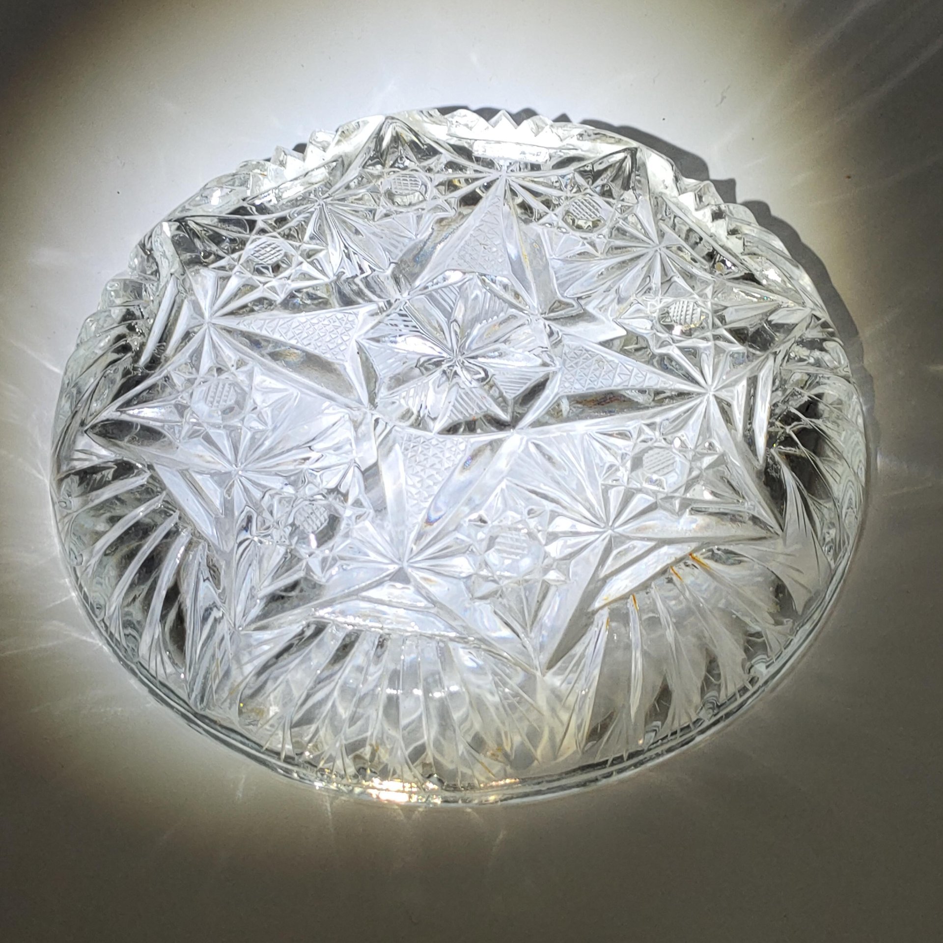 Менажница трёхсекционная с геометрическим декором, Стекольный завод им. Володарского, стекло, алмазная грань, СССР, 1970-1990 гг.