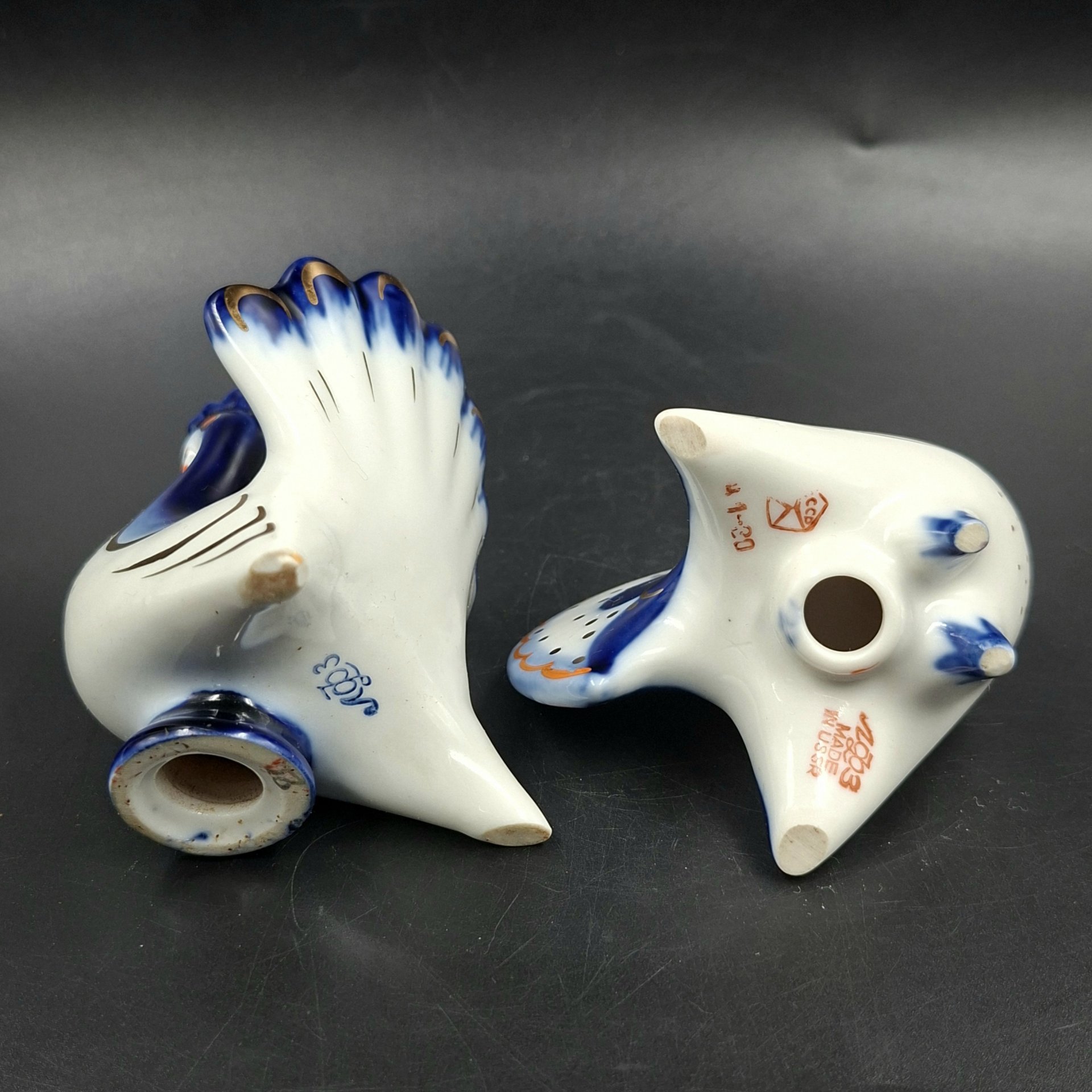 Набор для специй (солонка и перечница) "Петух и индюк", скульптор М.Н. Мох, фарфор, роспись, золочение, Ленинградский фарфоровый завод (ЛФЗ), СССР, 1960-1992 гг.