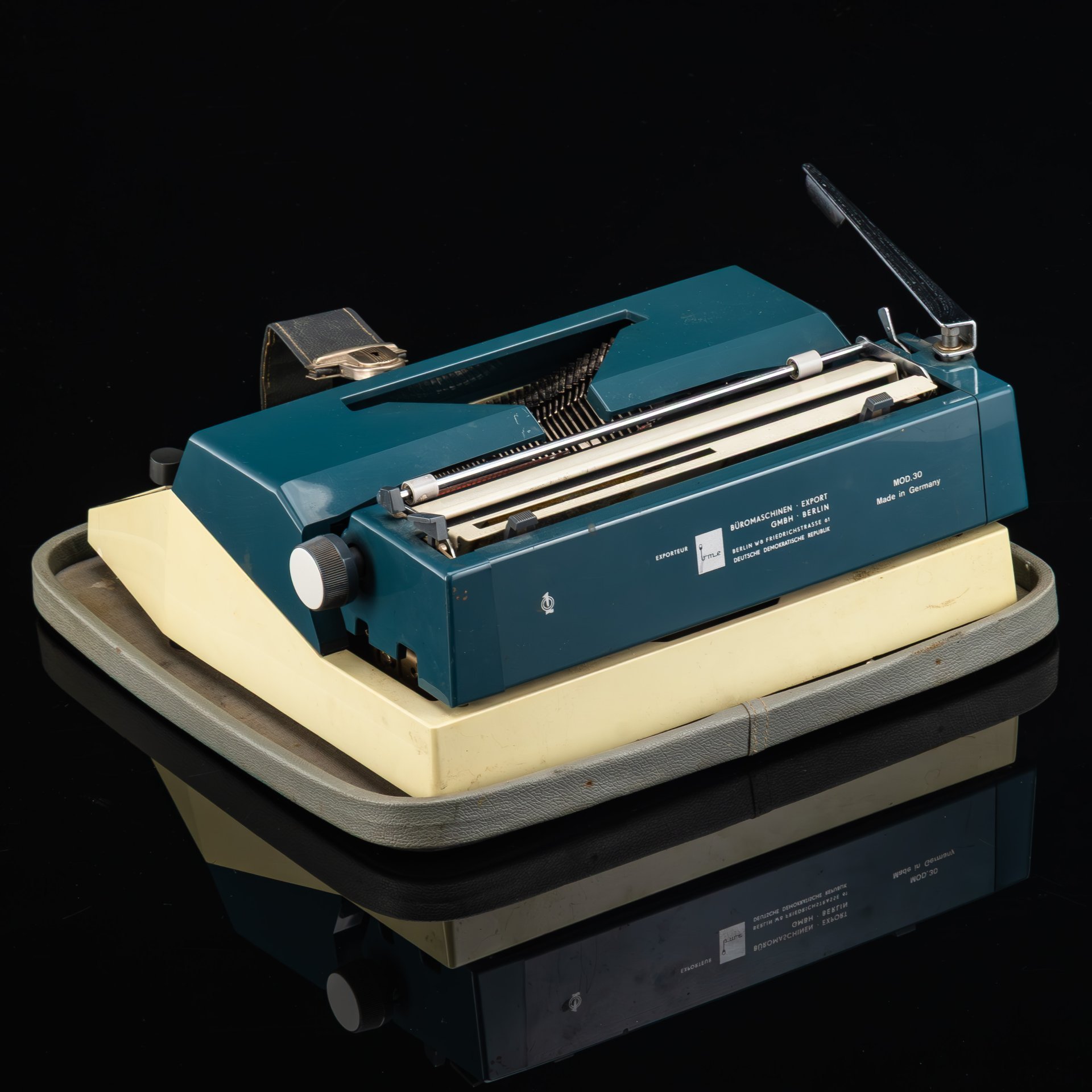 Машинка печатная "Erika", модель 30, в оригинальном кофре, русская клавиатура, пластик, металл, Buromaschinen, Германия, 1970-1990 гг.