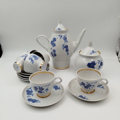 Сервиз кофейный с цветочным декором на 6 персон (14 предметов), фарфор, деколь, золочение, Минский фарфорово-фаянсовый завод, СССР, 1968-1983 гг.