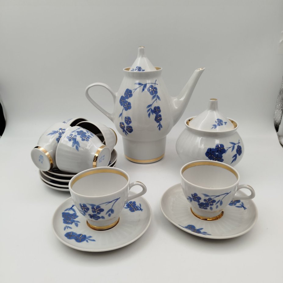 Сервиз кофейный с цветочным декором на 6 персон (14 предметов), фарфор, деколь, золочение, Минский фарфорово-фаянсовый завод, СССР, 1968-1983 гг.