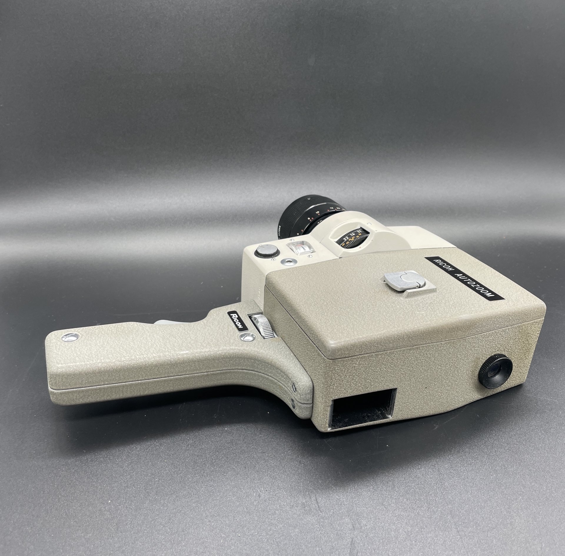 Кинокамера "Ricoh Autozoom" в родном кофре