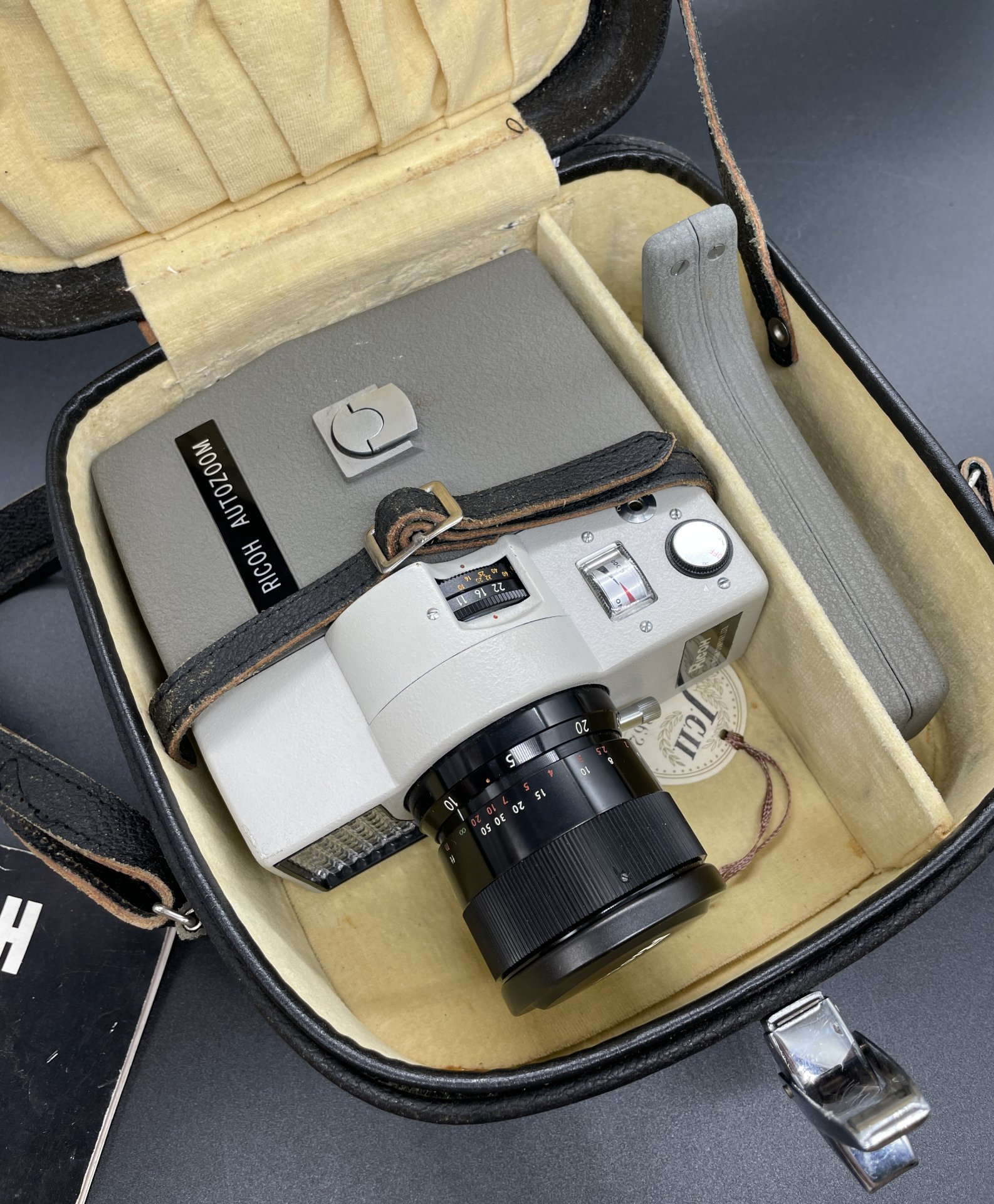 Кинокамера "Ricoh Autozoom" в родном кофре