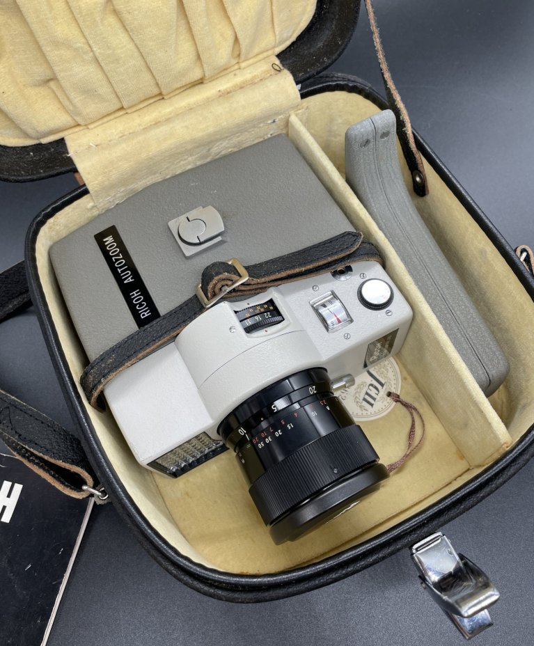 Кинокамера "Ricoh Autozoom" в родном кофре