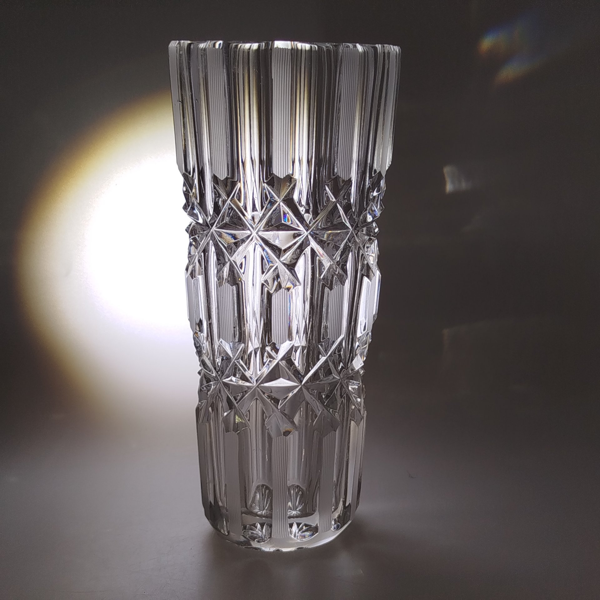 Ваза для цветов "Эхо", автор А.М. Остроумов, хрусталь, алмазная грань, Ленинградский завод художественного стекла (ЛЗХС), СССР, 1970-1980 гг.